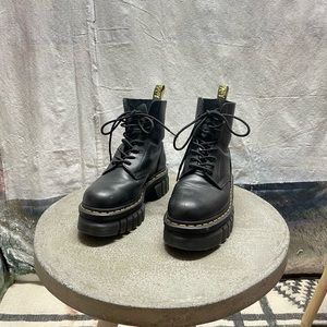 Dr. Marten's AUDRICK NAPPA LEATHER PLATFORM ANKLE BOOTS size 7